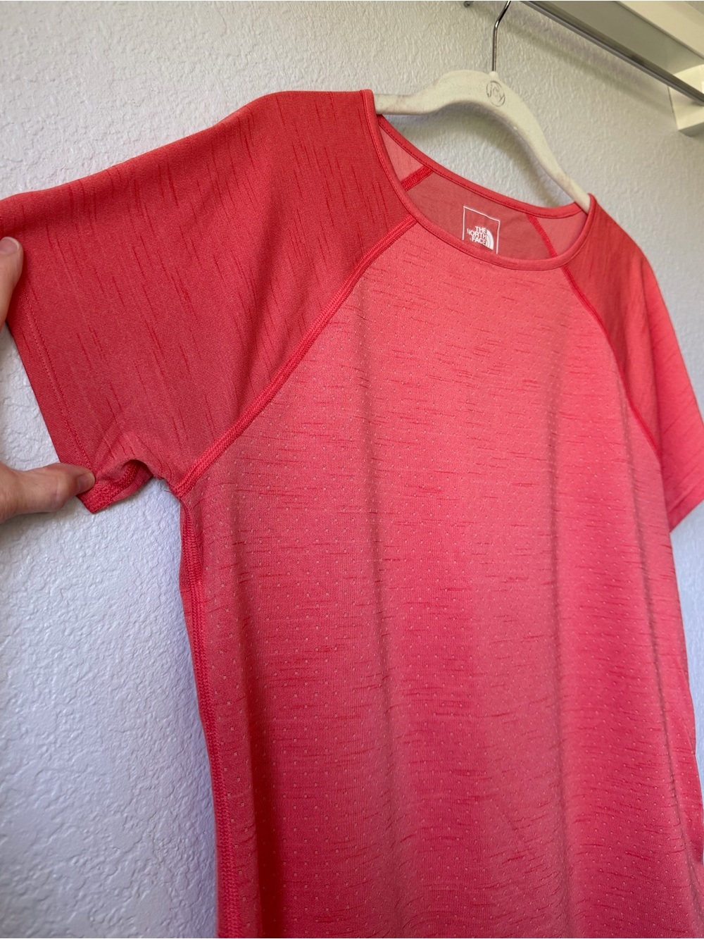 The North Face Women's Activewear Tee in Coral-Red, Medium, EUC, Short Sleeve - Picture 7 of 10